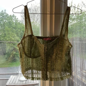 Topp - Grön topp i spets