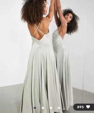 Balklänning salviagrön - Jättefin balklänning köpt från asos. Endast provad