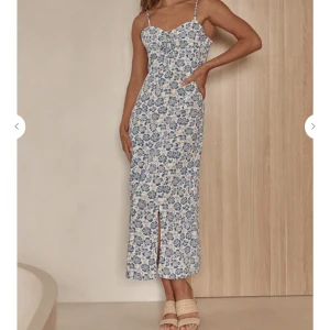 Sommarklänning - Oanvänd sommarklänning från chiquelle med prislapp kvar, köpt för 499kr säljer nu för 300kr