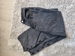 Jeans - Ett par svarta fina jeans från H&M💓 säljer dom för att de inte kommer till användning 💓används några gånger 💓