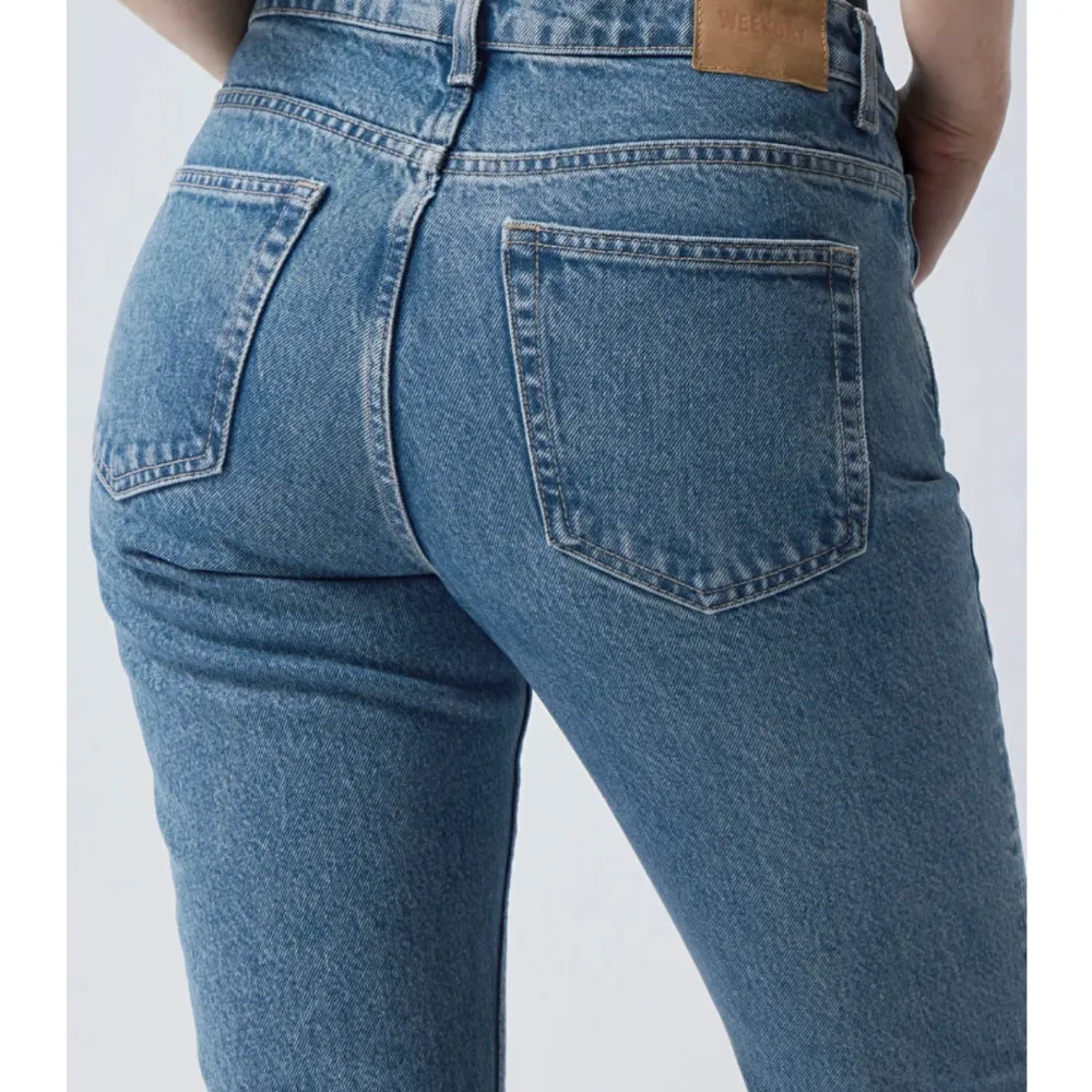 Så fina jeans från weekday köpa i London förra året i oktober, aldrig använt. Frakt vanligt/ spårbar, frivilligt! Midrise. Nypris: 590kr. Jeans & Byxor.