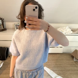 Stickad trekvartsärm - Stickad blå trekvartsärms tröja från Zara, knappt använd och i fint skick!