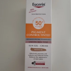 Solskydd  - En jättebra solskydd från Eucerin jag köpte den från två dagar sedan. Jag köpte två men jag har provat en bara och på grund att färgar passade inte mig så jag bestämde mig att sälja en som är oanvänd. 