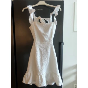 Studentklänning  - Så fin klänning perfekt till studenten! Passar S/M