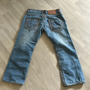 True religon jeans - Feta true religon jeans sjukt snygg passform och är storlek 34🤙🏻