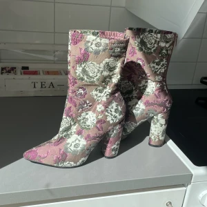 Stövletter stl 37 - Använda ett fåtal gånger, men ser fortfarande ut som nya💕