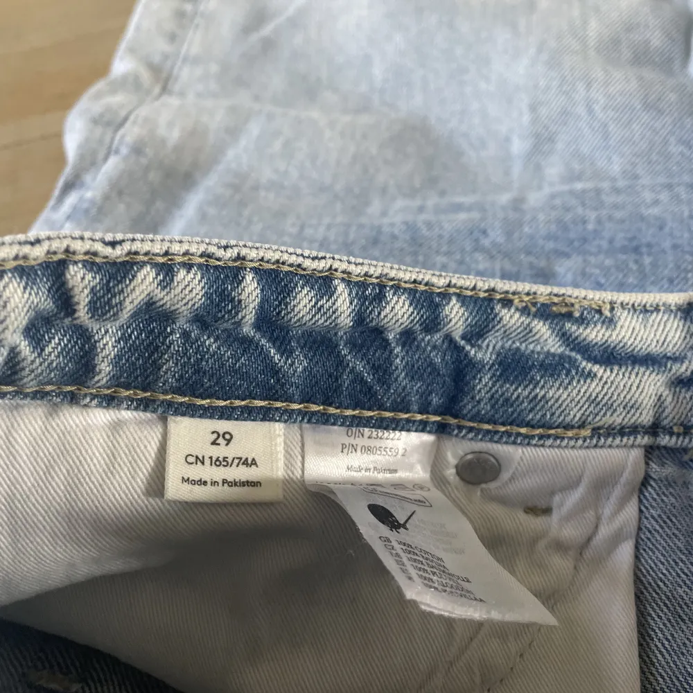 Blåa jeans i rak, vid passform. Använda en del men i bra skick utan synliga defekter 💗. Jeans & Byxor.