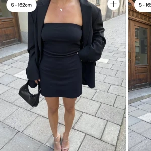SÖKER!!! Tube dress - Söker denna tube dress blackberries från Djerf Avenue i storlek M. 🥹🦋 Även andra färger är av intresse! 