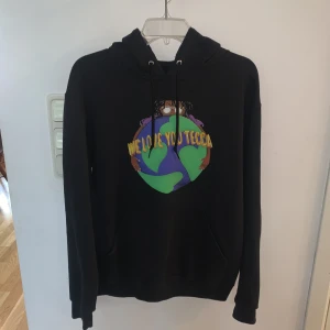 Lil Tecca Hoodie  - Limiterad Lil Tecca hoodie från hans album ”we love you tecca” Storlek S