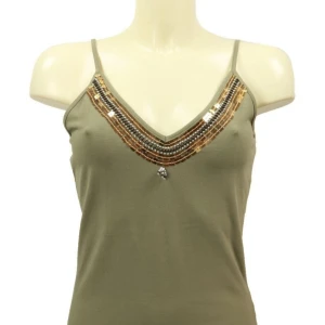 Toppwear, Storlek M - En ny/oanvänd topp från INSTINCT  Material: 92% Bomull 8% Elastan Tvätt: 40 Grader Storlek: M Färg: Mörkgrön