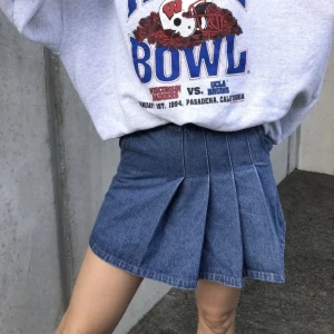 Jeans kjol - Super snygg unik jeanskjol! Passar bra till sommaren! 