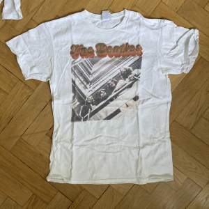 beatles t-shirt, köpt på urban outfitters