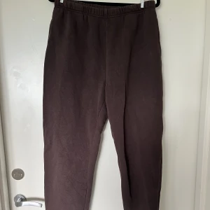 Mjukisbyxor - Bruna mjukisbyxor med fickor