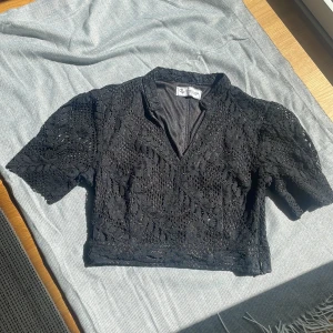 Crop Top (Black) - Originally from an online store from Singapore. Still in pretty good condition (~1 years) - size is M but has a small cutting. There is a zip on the side which you can open up for easy wearing.