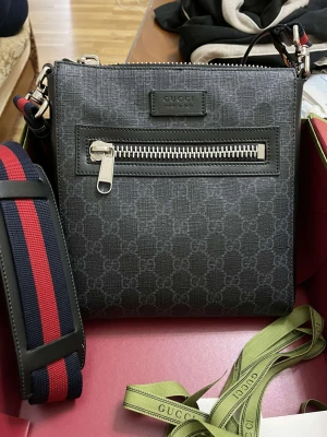 Gucci messenger bag  - Kan byta mot en äkta märkes väska 