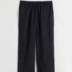 Linnebyxor  - Har dessa hemma i svart och i storlekarna M & L Aldrig använda, prislapp kvar 