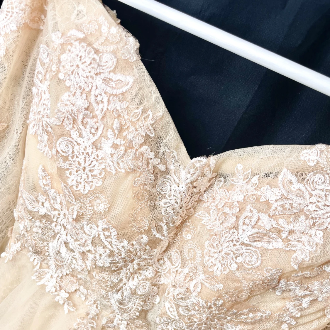 Spetsklänning Champagne. XS - 90