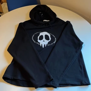 Our Legacy Hoodie The Future is the Past Size 50  - Använd 2 ggr Jag är 179cm 82kg och den sitter bra på mig    Oversized