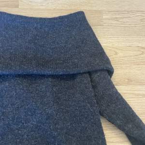 Säljer denna grå/svarta stickade tröjan från only då den inte kommer till användning.🌸