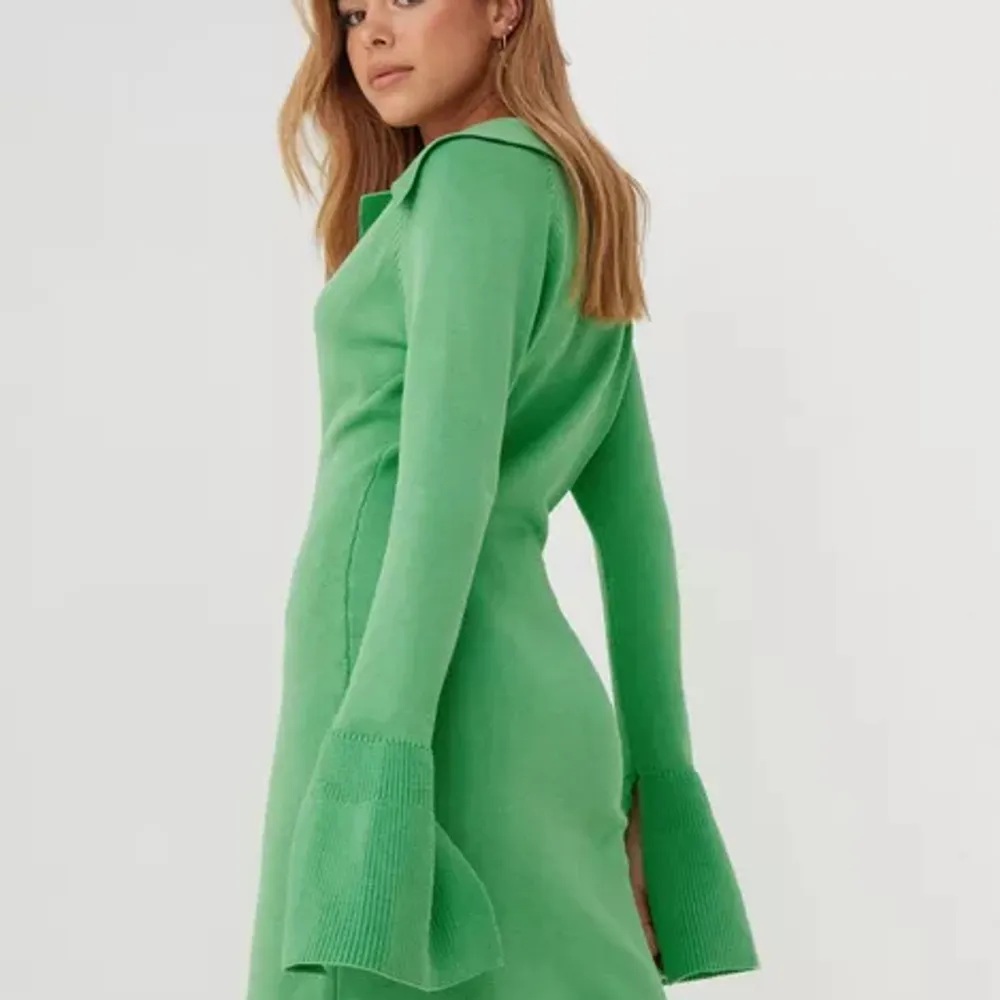 Mintgrön adooreklänning som endast är använd 1 gång! För fin för att hänga i garderoben så säljer vidare 🌟 . Klänningar.