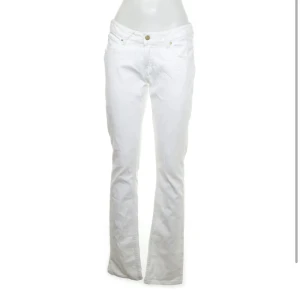 Vita jeans  - Super snygga vita jeans! Aldrig använda❤️