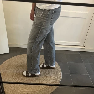 Jeans Levis, wide leg - Säljer mina Wide leg jeans från Levis, nypris ca 1200 kr! Skriv vid frågor!🤩