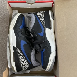 JORDAN 312 royal blue - ÄKTA Jordan 312 royal blue använda boxtillkommer inte! storlek 41 (us8)