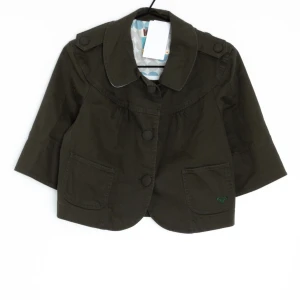 Trekvartsärmad jacka - Så snygg trekvartsärmad jacka i en militärgrön färg ifrån märket roxy😍