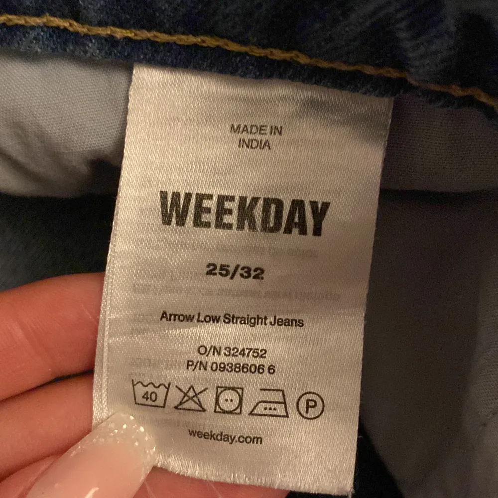 Säljer mina fina lågmidjade weekday jeans i modellen Arrow💕(står inte för frakten). Jeans & Byxor.