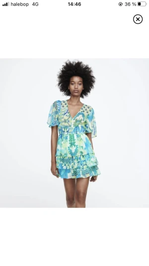 Sommarklänning Zara - Säljer denna SUPERfina klänningen från Zara då den är lite för kort för mig. Den är så drömmig. Aldrig använd med lapparna kvar! 