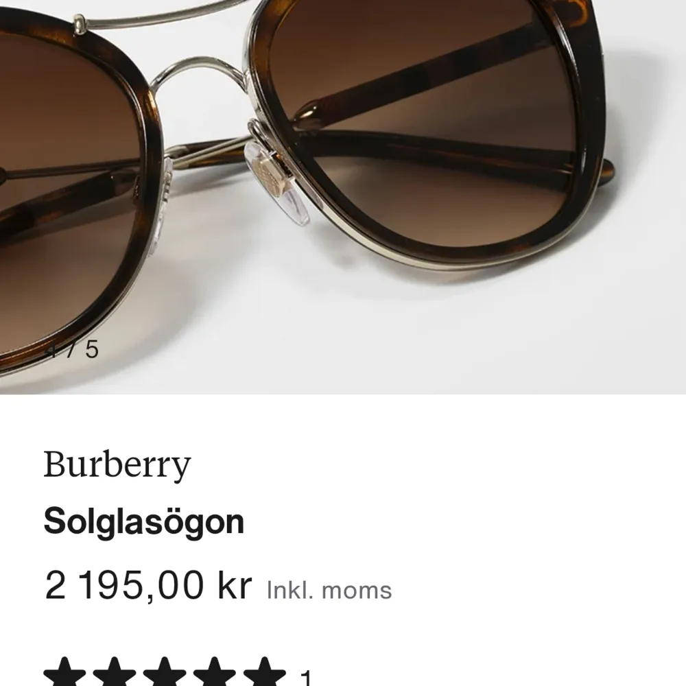 Säljer ett par eftertraktade Burberry solglasögon! Jag har knappt använt de, så i mycket bra skick! Solglasögonen har synstyrka. De är bara att höra av sig vid minsta funderingar eller om ni vill ha egna bilder❤️❤️. Accessoarer.