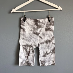 Högmidjade Träningsshorts  - Super stretchiga shorts passar iaf XS-M.