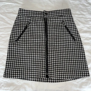 Kjol - Söt och skön kjol från Hollister som format kroppen väldigt fint. 