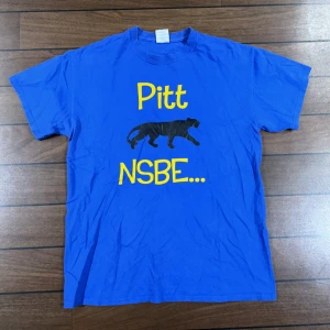 Pitt nsbe T-shirt  - Snygg vintage T-shirt i storlek M! Bara att skriva om du undrar över något🙏