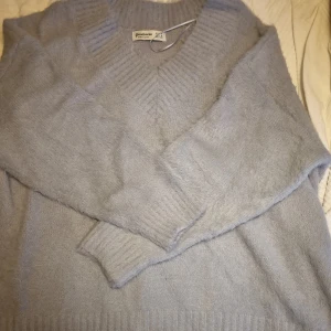 Fluffig tröja Strl M - Tröja från Stradivarius endast använd några gånger