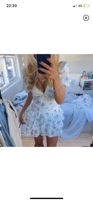 Zara klänning - Superfin och somrig klänning från Zara🥰som ny! Helt slutsåld.