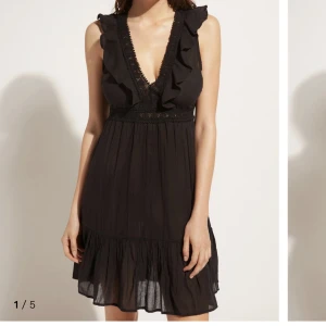 Calzedonia klänning  - Klänning från Calzedonia med lappen kvar. Perfekt för att ha över bikinin! ❤️