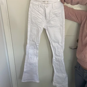 Vita jeans - Aldrig använda, så helt i nytt skick med fina framsidor.
