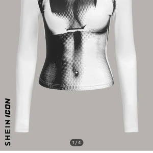 Långärmad tröja - Säljer pågrund av att jag råka köpa två. Har inte fått hem den än så den är helt oanvänd.