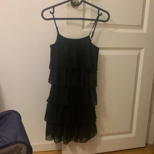 Svart barn klänning i st 146-152 - I nyskick 