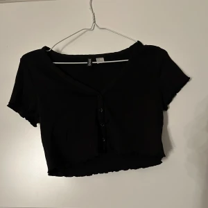 Topp - Fin topp med knappar framtill, fint skick!