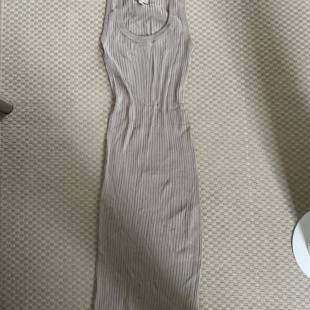 Denna snygga långklänningen från hm inte använd så mycket men kommer inte till användning . Klänningar.