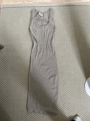 Klänning - Denna snygga långklänningen från hm inte använd så mycket men kommer inte till användning 