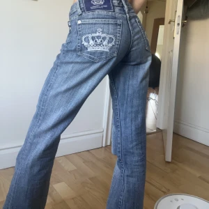 Viktora Beckham jeans - Unika sjukt snygga o lågmidjade VB jeans 🤩 Inga defekter och i perfekt skick!❤️‍🔥🤩storlek S, se måtten Midjemått: 39,5cm (fr sida t sida) midjemått som omkretsen: 79cm🩷 Innerbenslängd: 78cm 🩷 Be gärna om fler bilder❤️‍🔥❤️‍🔥