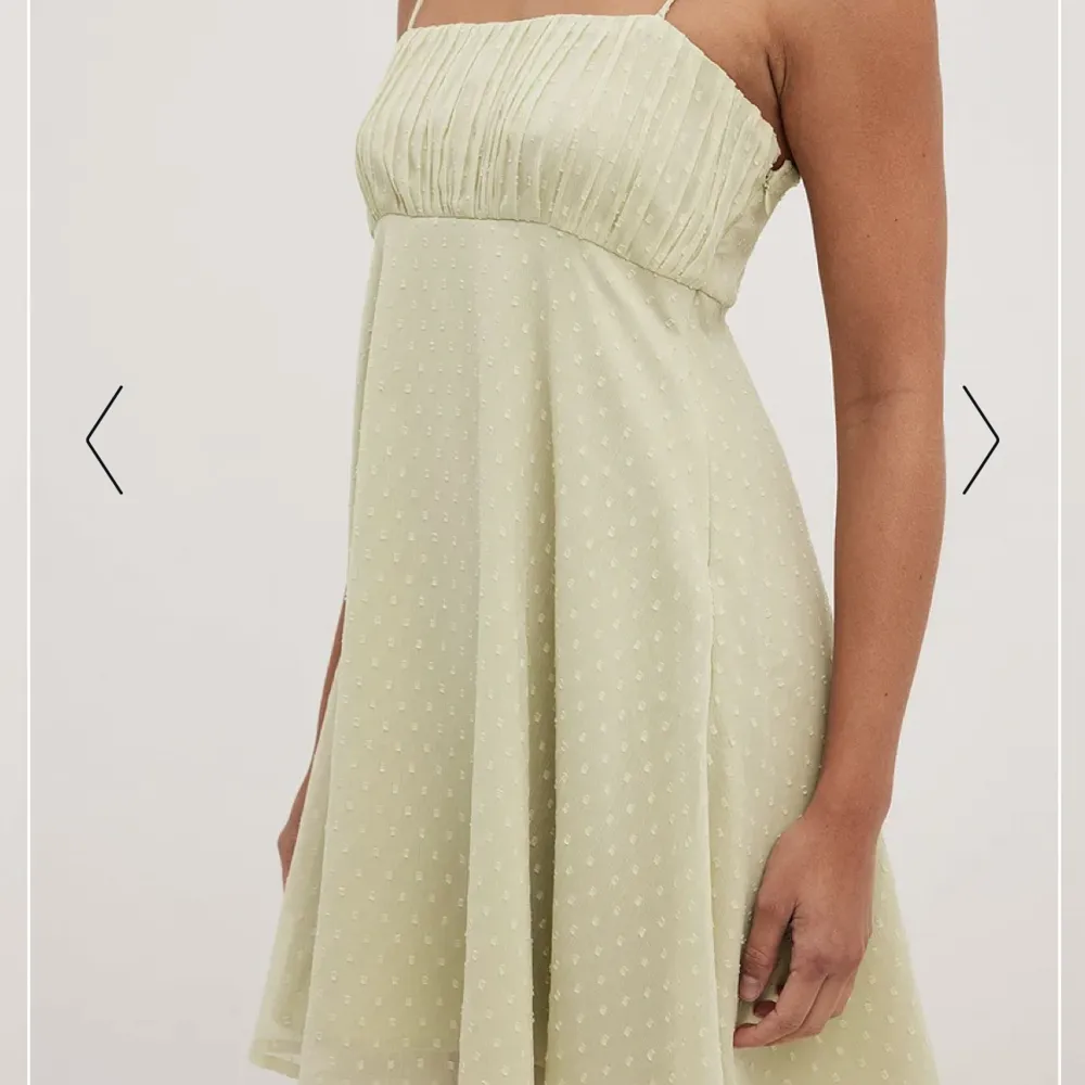 Säljer denna oanvända klänning från NA-KD. Helt ny men priset är billigare ❤️❤️. Klänningar.