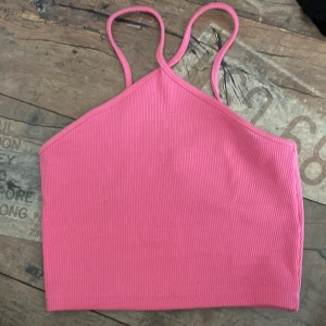 Rosa linne 🩷🩷 - Säljer detta linne från Zara då det är för litet💞den är använd få gånger 