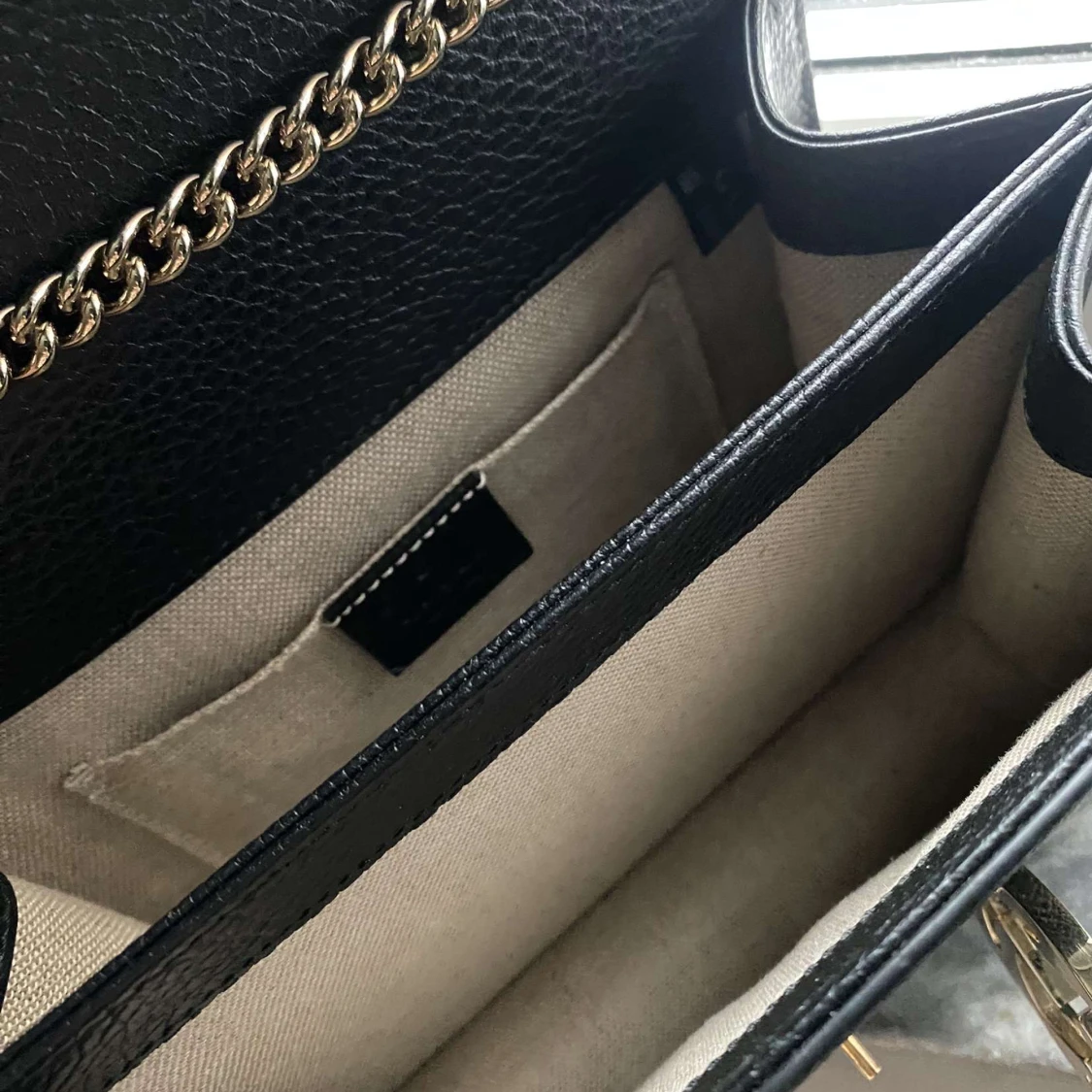 GUCCI Interlocking Shoulder Bag - 91