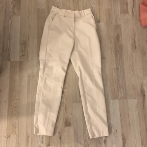 Kostymbyxor  - Säljer mina kostymbyxor har använt dom kanske 1-2gånger dom var för små för mig