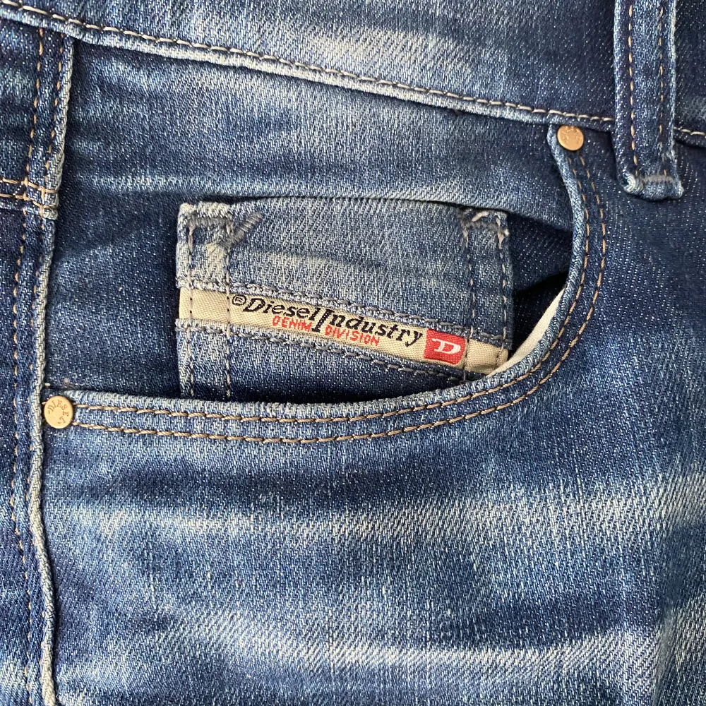 Snygga diesel jeans, väldigt bra skick 🫶🏼 bootcut/flared modell och jag är ungefär 162. Jeans & Byxor.