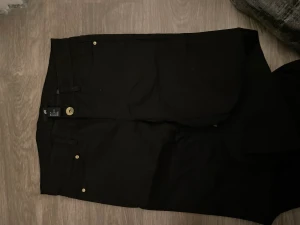 Svarta skinny jeans  - Svarta jeans från H&M i storlek 38. Dem har aldrig använts. 